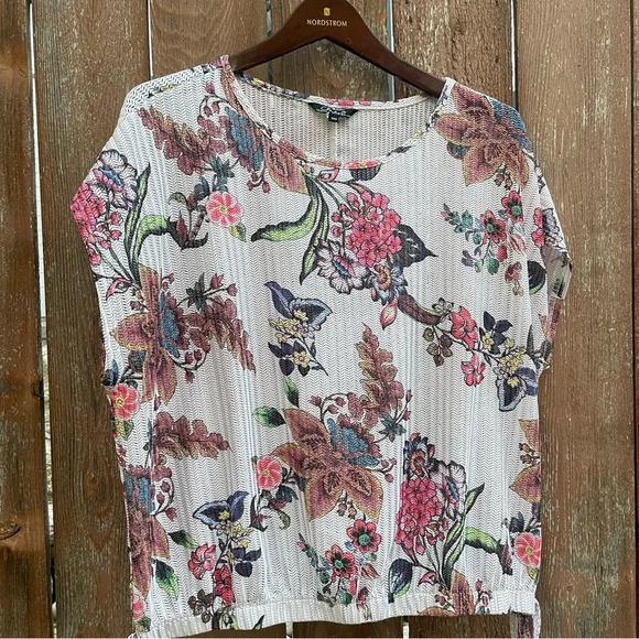 CHARLIE Tops - CHARLIE Women’s Pink Cream‎ Floral Loose Fit Floral Cap Sleeve Size Medium